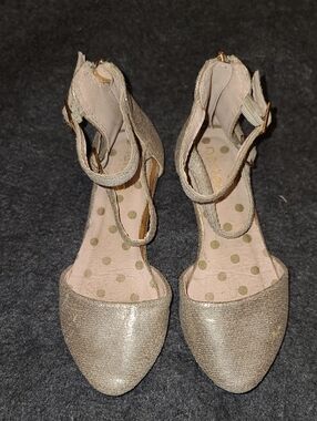 Nerteo Girls Toddler size 11 gold pink pointed toe glitter ankle strap flats